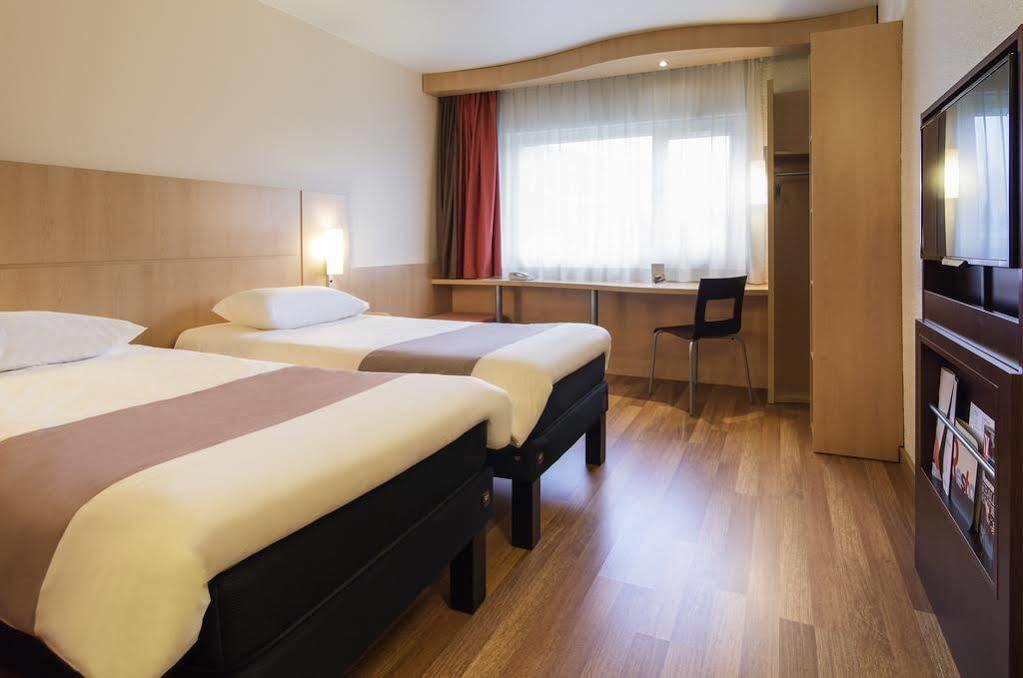 ไอบิส ชาร์ลวีล -เมซิแยร์ Hotel Villers-Semeuse ภายนอก รูปภาพ